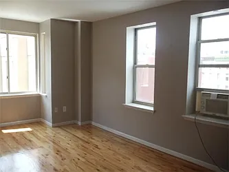 Rented by R New York