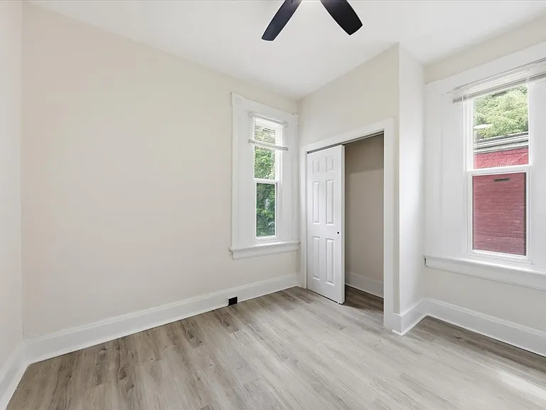2502 Halstead St — Photo 25