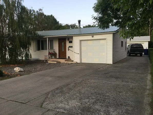 915 Elk Dr, Riverton, WY 82501