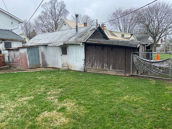 3rd image of 209 E Newell St
