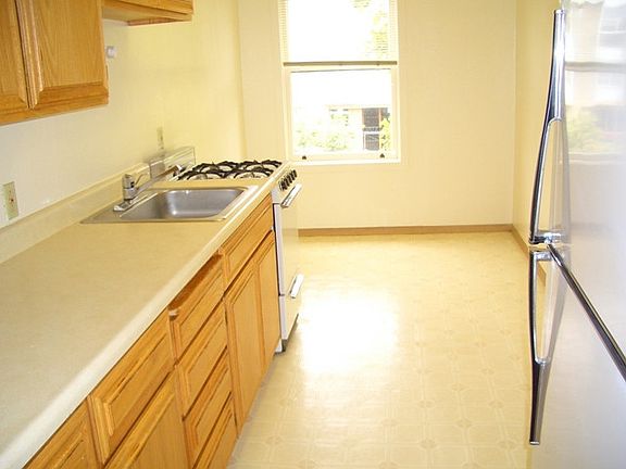 4th image of 1716 University Ave #6