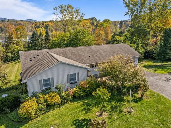 5 Bridle Ln, Dryden, NY 13053