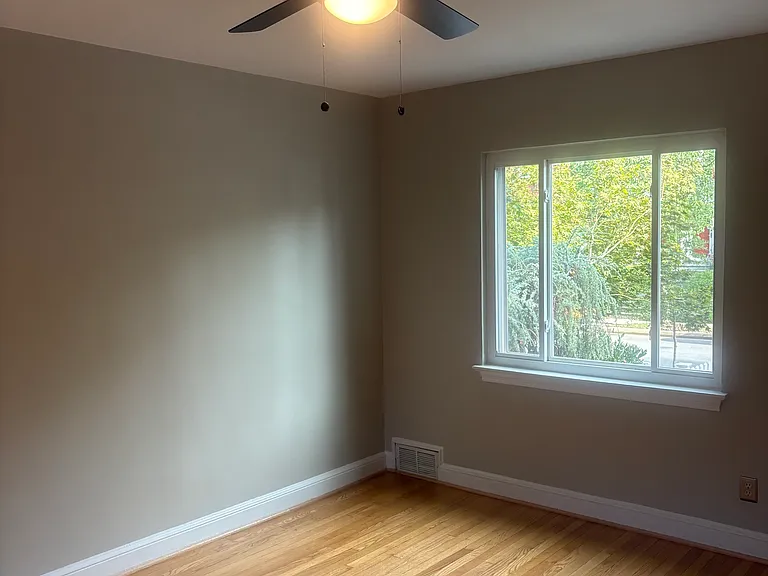 534 E Luray Ave — Photo 3