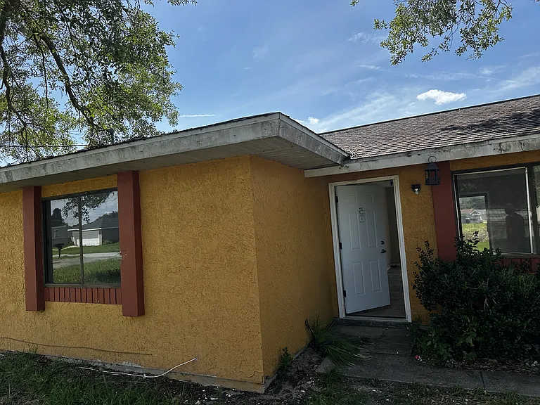 199 Willow Rd — Photo 1