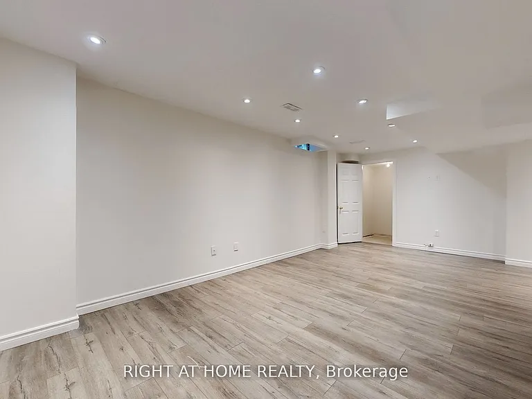 5160 Ravine Cres — Photo 13