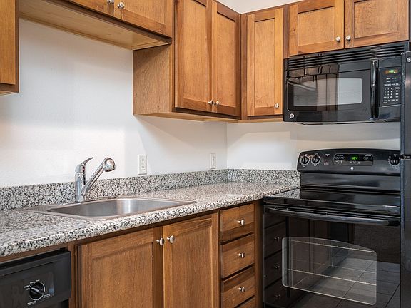 3rd image of 455 NE 24th Ave APT 7