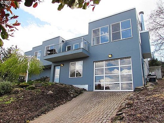 Contemporary house from curb