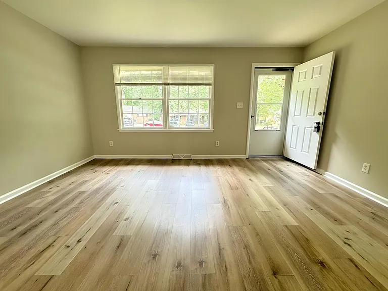 4626 Highlake Dr — Photo 7