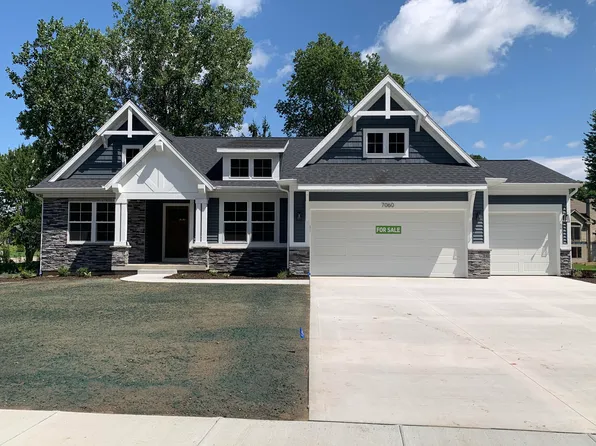 7060 Pinehurst Dr NE, Rockford, MI 49341