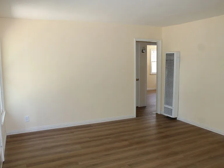1613 W Victory Blvd #1613 — Photo 8