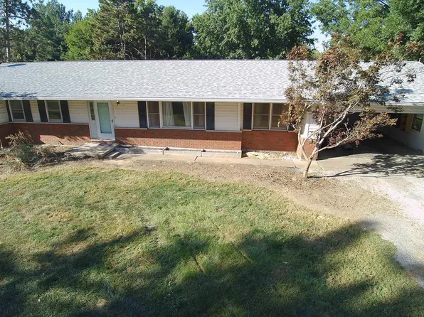 2538 Loami Rd, Jacksonville, IL 62650