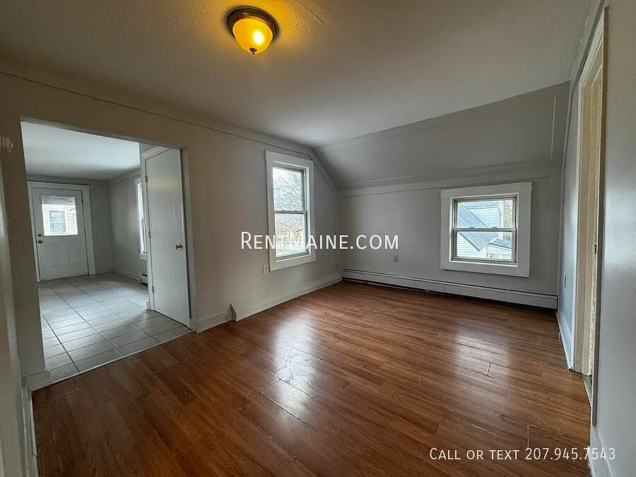 3 bed, $1,300 — Photo 4