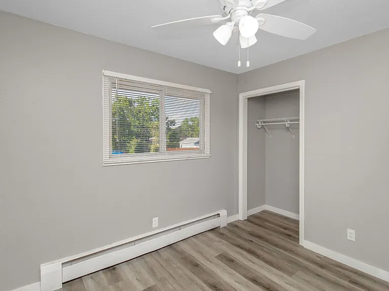 6061 2nd St NE — Photo 3