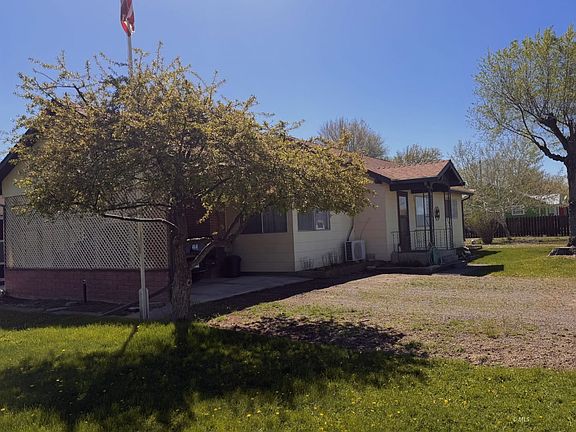 2nd image of 905 W 4th St