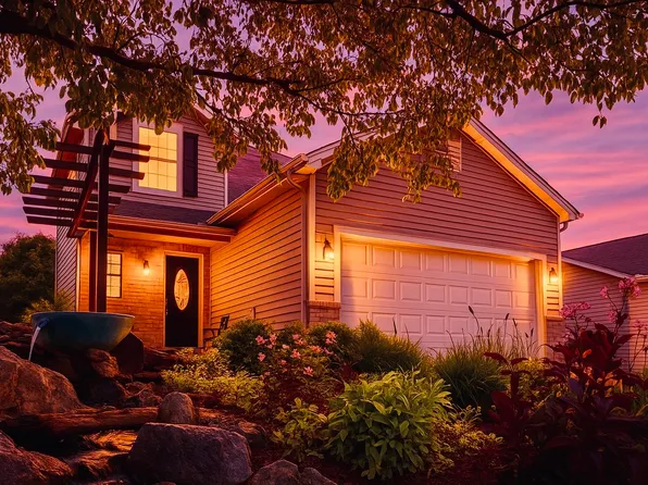 2703 Westbrook Dr, Bloomington, IL 61705