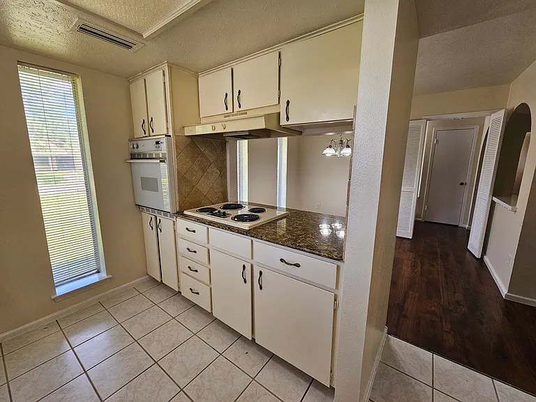 1302 Berkeley Dr — Photo 13