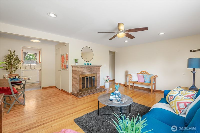 5th image of 7025 25th Avenue NE
