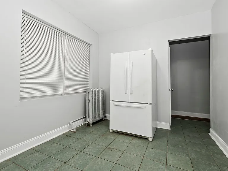 102-108 Memorial Dr #572 — Photo 3