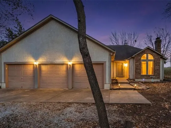 22020 171st St, Basehor, KS 66007