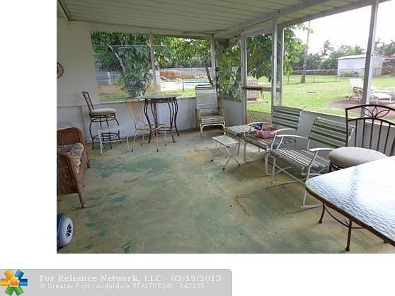3rd image of 950 SE 6th St