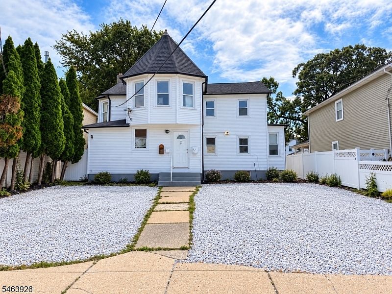 1st image of 280 Chelsea Ave