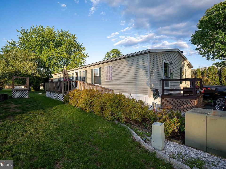 1st image of 129 Mimosa Dr