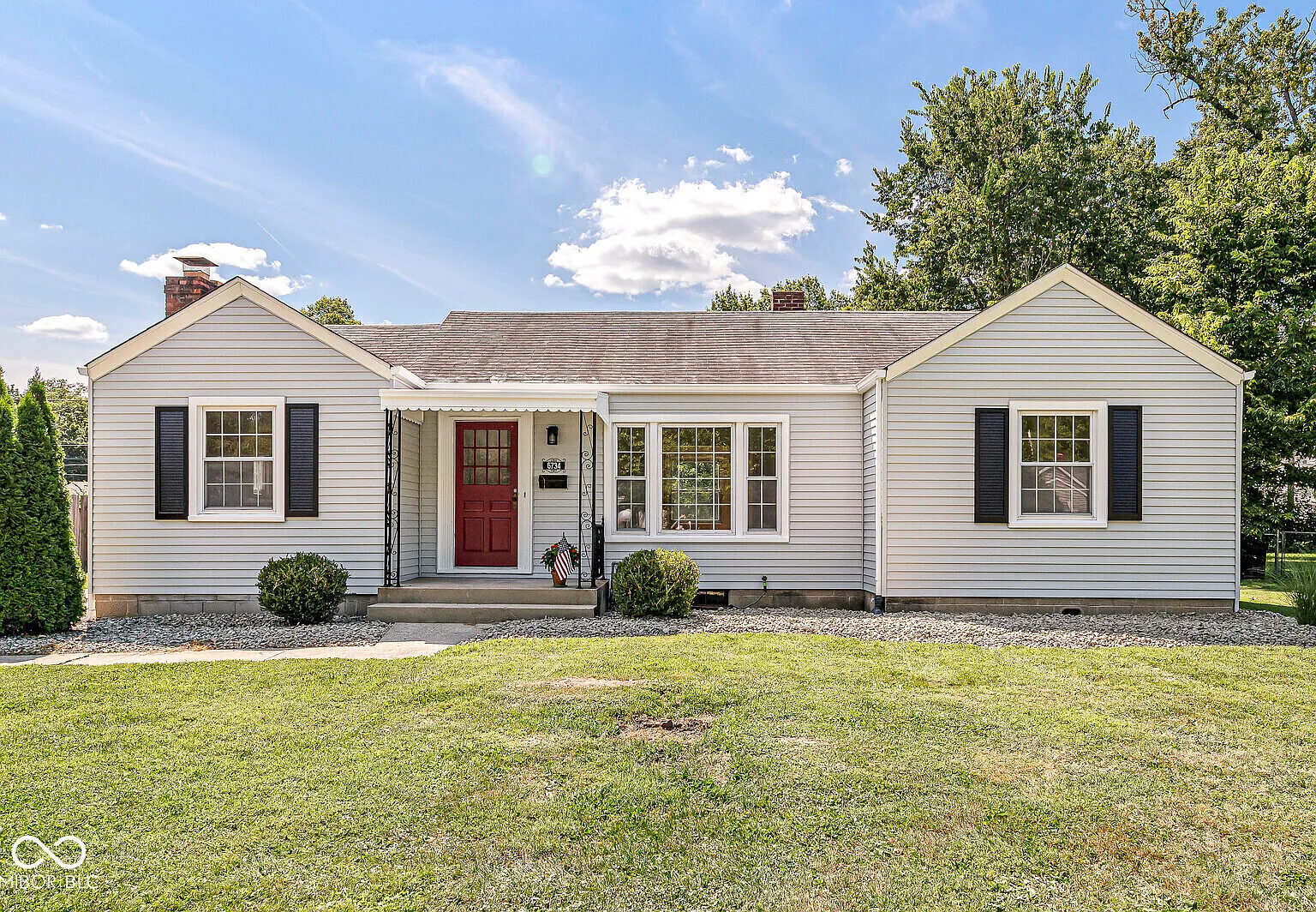 3 bed, 1.0 bath, 1128 sqft, $1,850 — Photo 1