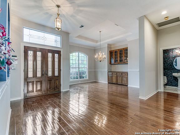 4th image of 201 HILL COUNTRY LN