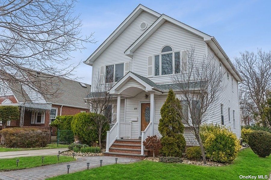 89 Nugent St New Hyde Park Ny 11040 Zillow