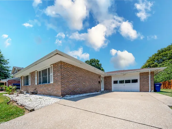 816 Crestmere Ct, Jefferson City, MO 65109