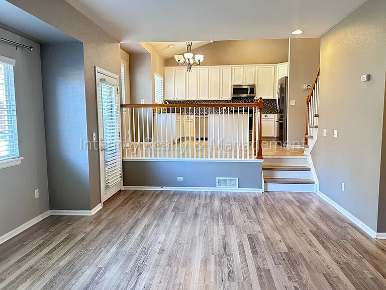1041 Laurenwood Ln — Photo 22