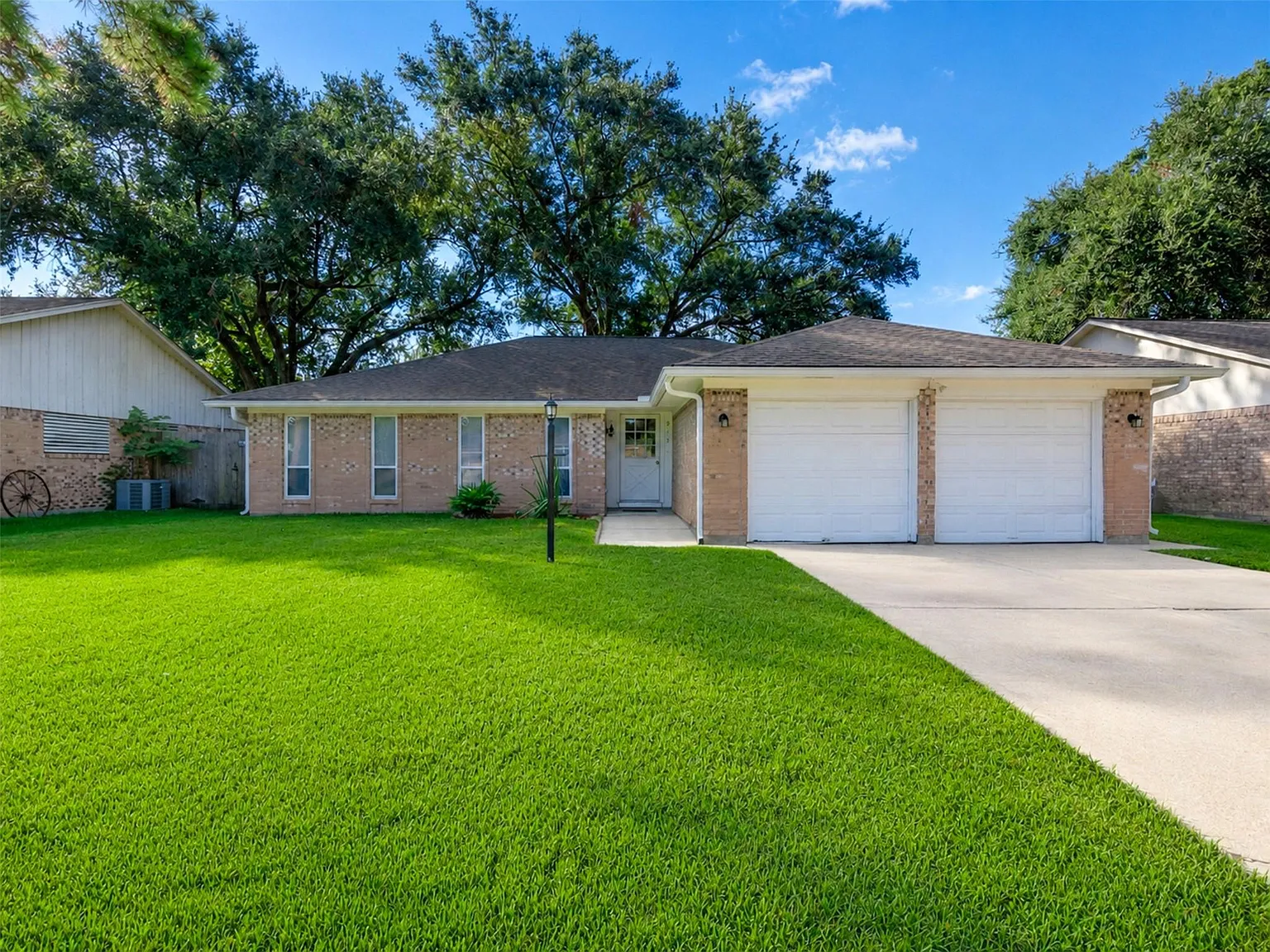 3 bed, 2.0 bath, 1375 sqft, $2,300 — Photo 1