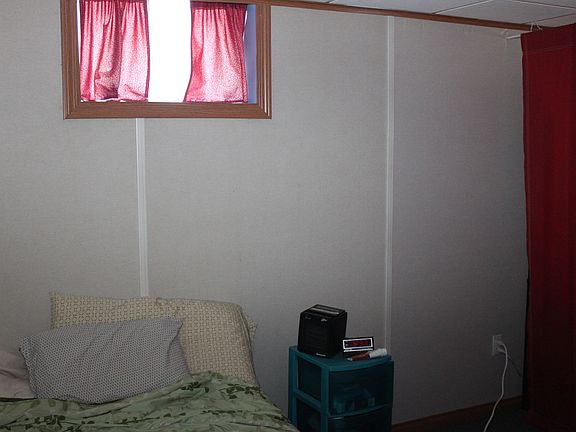 4th image of 1475 Hawthorne Ave