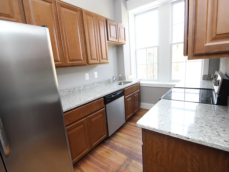 211 W Lanvale St — Photo 8
