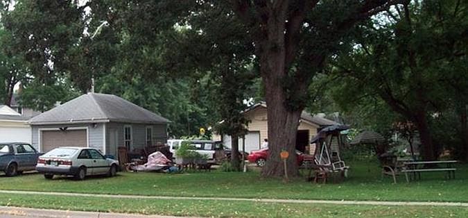 2nd image of 716 Elm Ave E