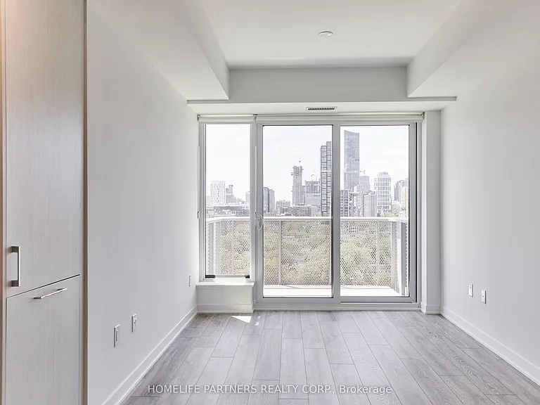 10 Oak St #1107 — Photo 7