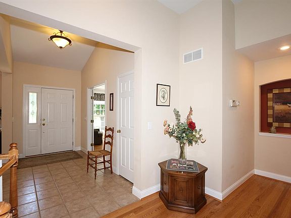 4th image of 522 Stoney Path Ct