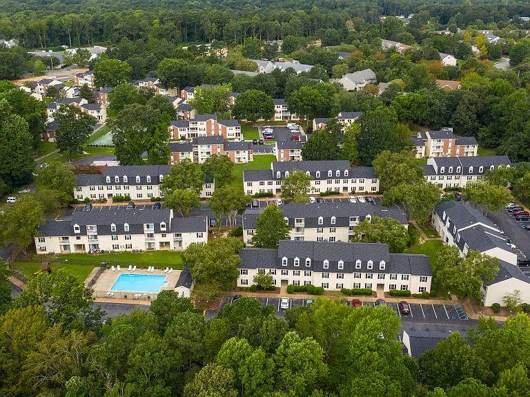 Regency at Longhill — Photo 11