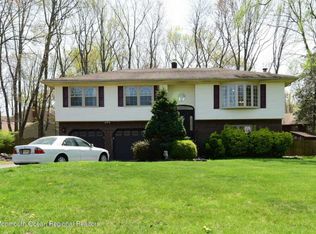 16 Tara Dr, Matawan, NJ 07747