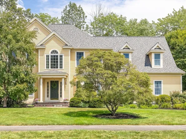 18 Harvest Moon Dr, Natick, MA 01760