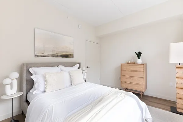 Rented by The Agency | media 40