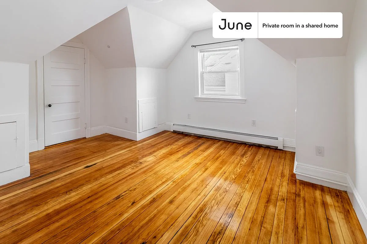 Full bedroom in 7 bed/2 bath home in Brighton #1263 G — Photo 2
