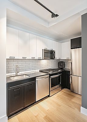 4th image of 63 Wall St APT 615