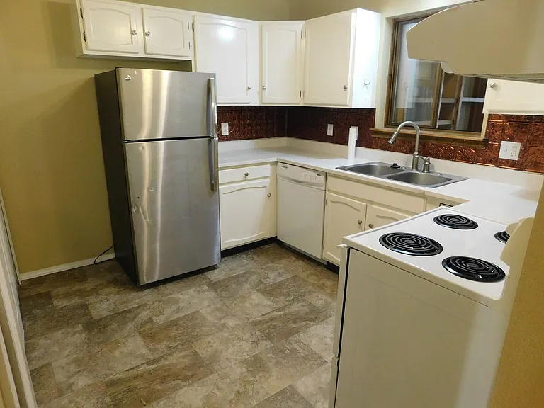563 E Good Hope Cir #E — Photo 5