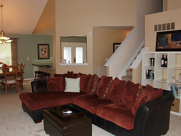 5th image of 7412 Holyoke Cir