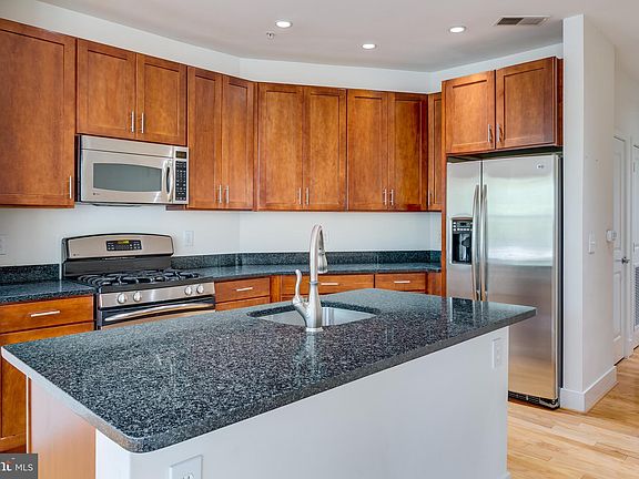 3rd image of 1800 Wilson Blvd Unit 120
