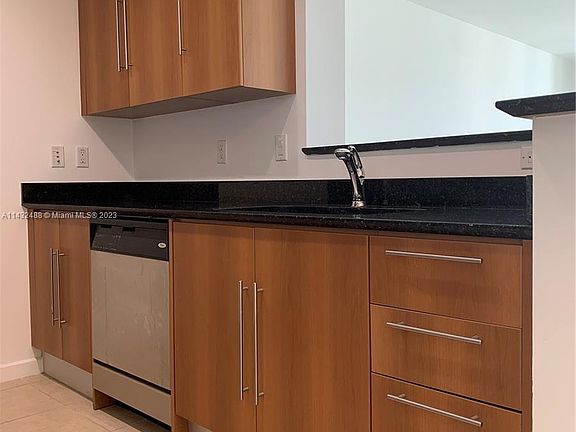 3rd image of 325 Biscayne Blvd APT 3318