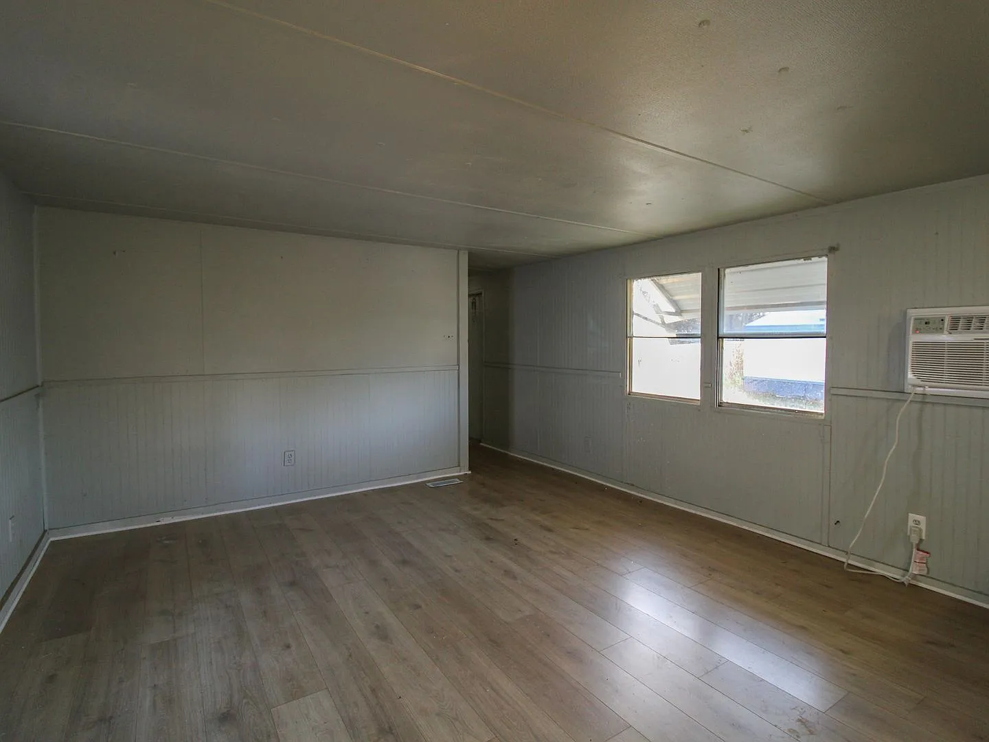 Discover comfortable country living in this nicely updated trailer located just minutes from Faye... — Photo 4
