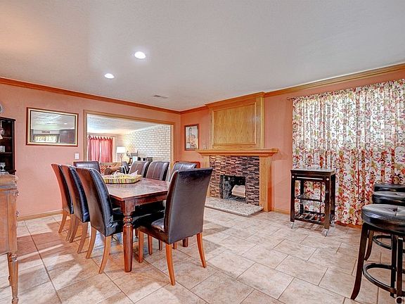 3rd image of 365 E Groverdale St