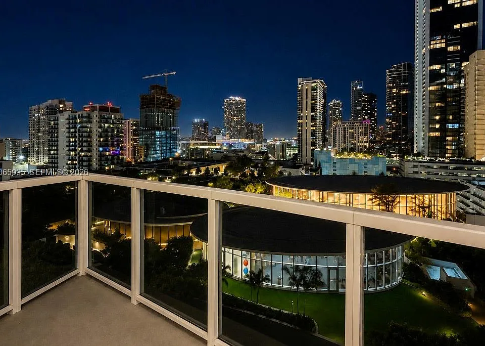 601 NE 23rd St #Penthouse 02